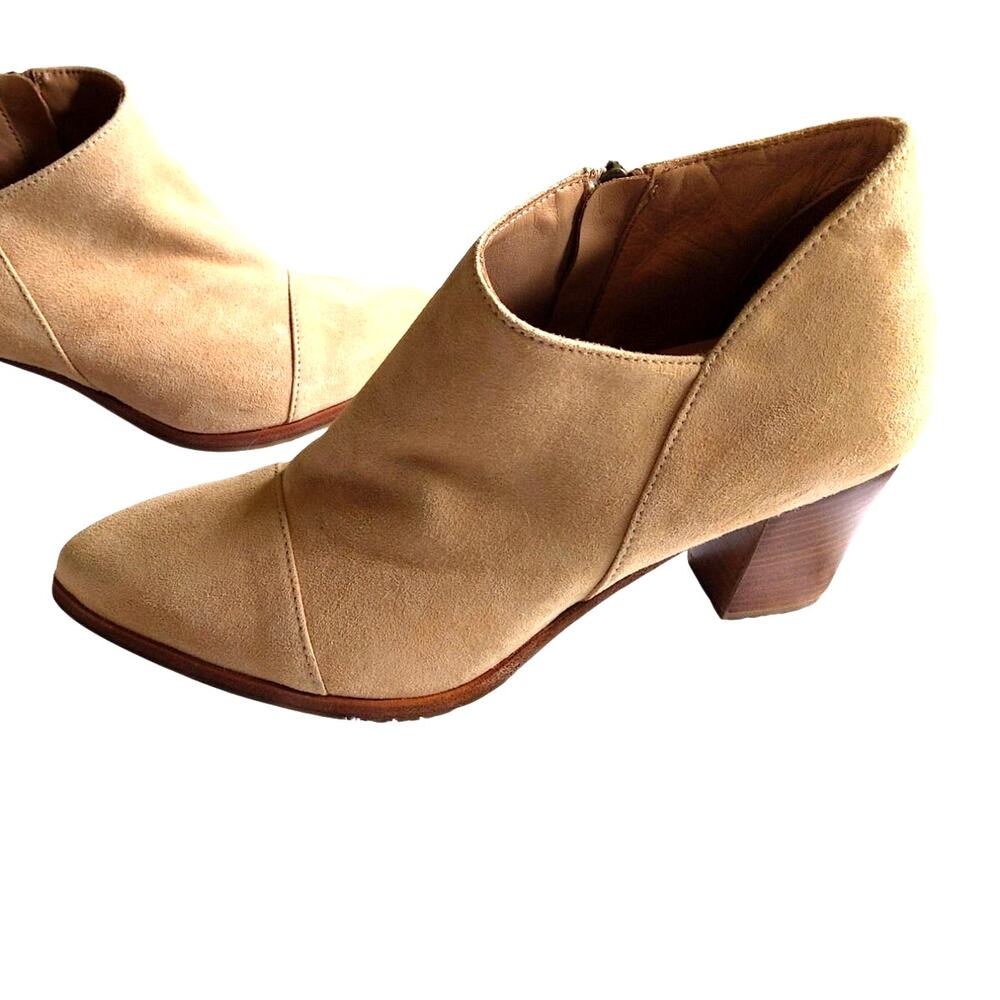 Italeau Women's EU Sz 38.5 (US 8) Genuine Leather NWOB Tan Suede Booties Zip